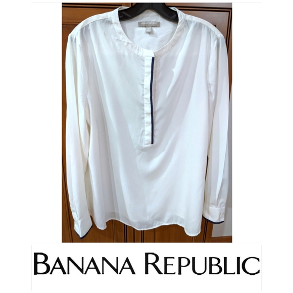 Creme Navy Accent Banana Republic blouse shirt - Picture 5 of 5
